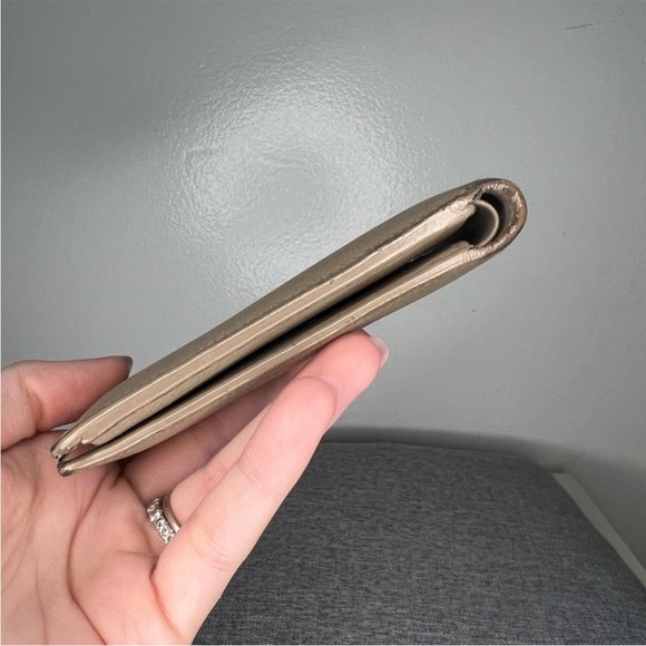 YSL Saint Laurent Cream Bifold Wallet
With Snap Coin Pouch Unisex - Picture 8 of 10